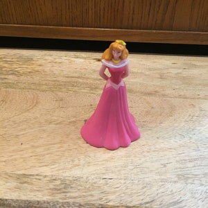 Vintage Disney  Large 4.5 Inch AURORA Sleeping Beauty Figure PVC Cake Topper Rare Vintage Toy! Fun Vintage Toy!