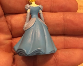 ヴィンテージ ディズニー 2インチ シンデレラ ブルードレス フィギュア