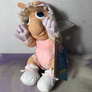 Vintage Hasbro Softies Muppet Babies - Miss Piggy 8&quot; - Peluche vintage raro - Nuovo con etichette