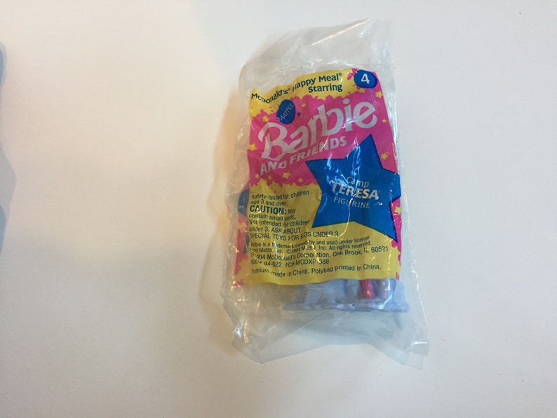 New in Package Vintage 1994 McDonald/'s BARBIE /& FRIENDS Happy Meal Toy Camp THERESA Barbie Figure