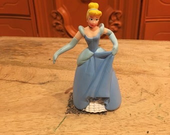 【超レア レトロ ビンテージ】ディズニー シンデレラ フィギュア ヴィンテージ ディズニー シンデレラ ブルードレス フィギュア PVC