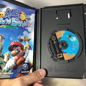 Vintage Nintendo Gamecube SUPER MARIO SUNSHINE Video Game Complete with Manual and Case Great Shape image 3