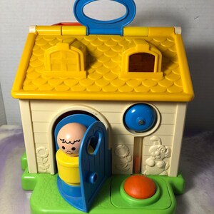 Vintage 1984 Fisher Price Little People Discovery Cottage House
