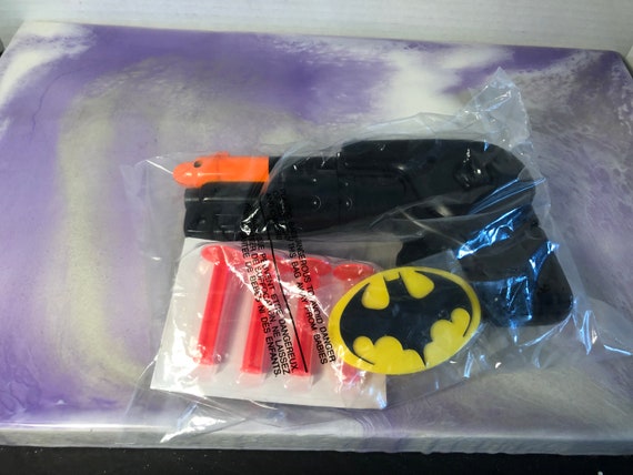 Vintage Batman 1989 DC Comics Batman the Movie Bat Gun Grapple Gun Toy With  Suction Cup Darts Brand New Batman Memorabilia 