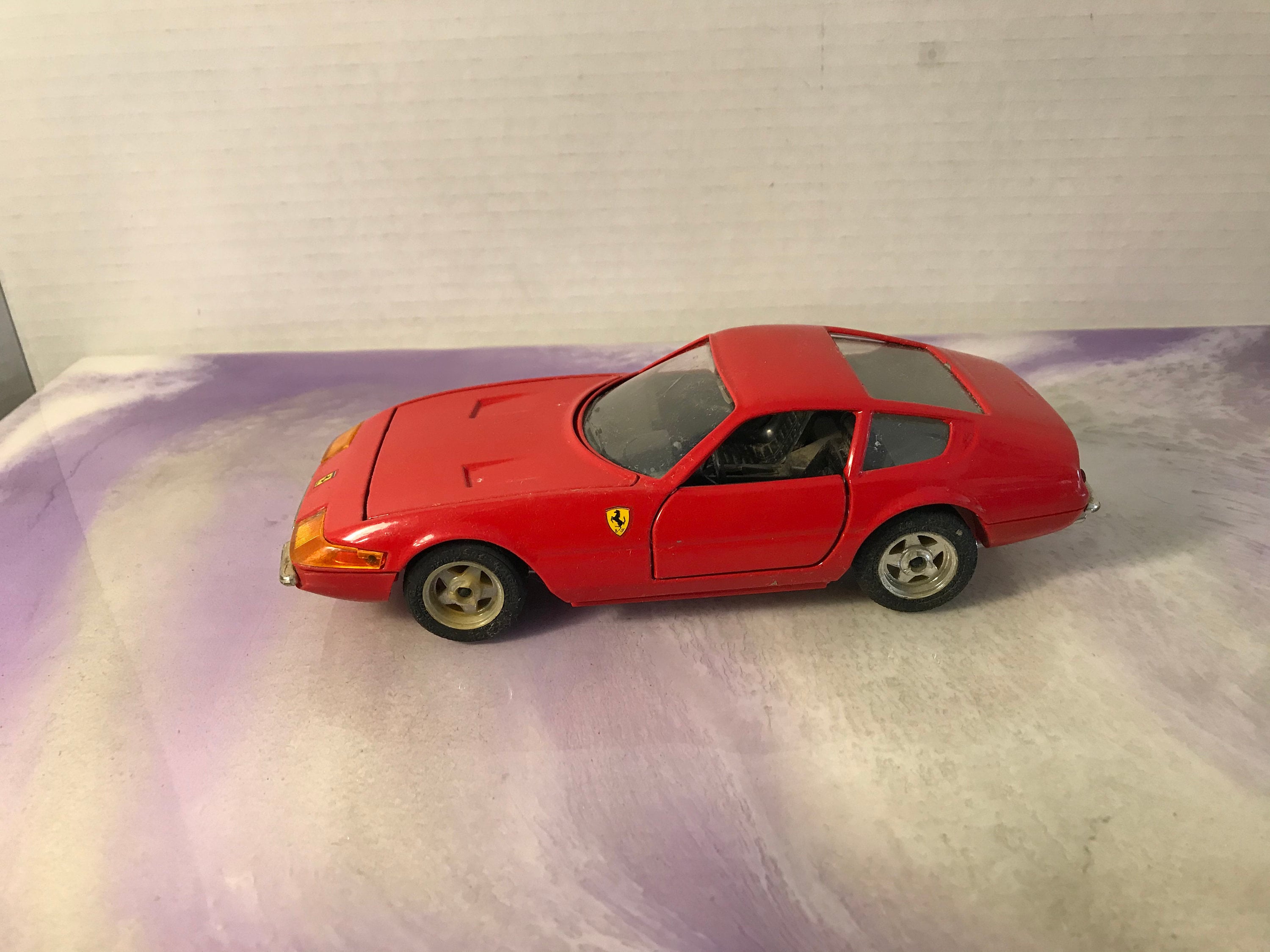 Vintage Ferrari 365 GTB/4 Daytona, Majorette 1/24, Moveable Doors