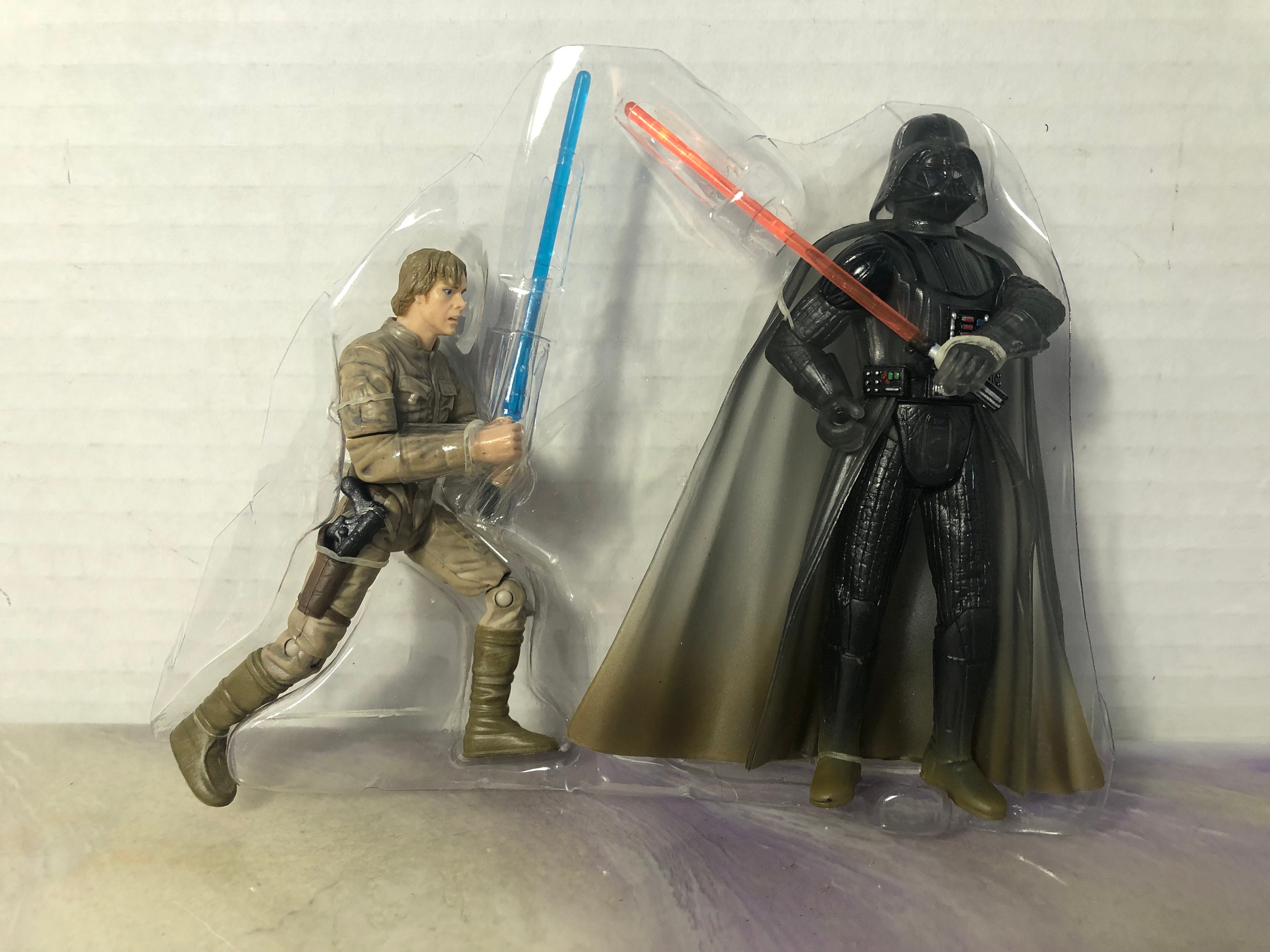 Star Wars Prendedor Battle Bobblers Darth Vader E Luke E8026  Jm