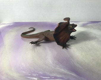 Vintage Reptile Iguana Toys Rubber Brown Lizard - - Rare Vintage Plastic 1980's Animal / Reptile Figure