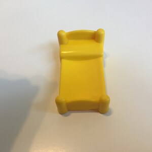 Vintage 1984 CBS Inc Yellow Bed - Fisher Price Loving Family Little People KO?