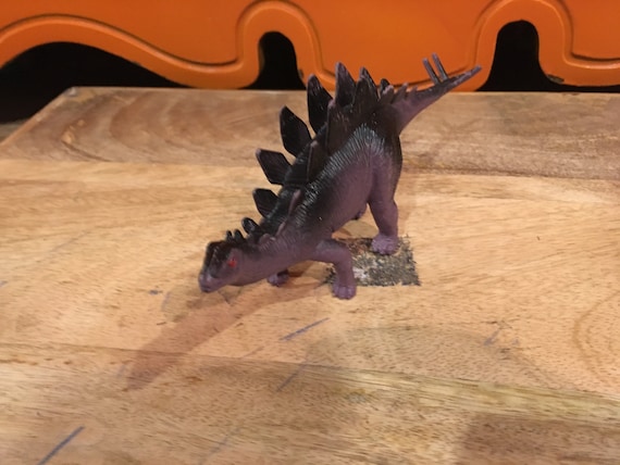 Vintage Dinosaur フィギュア Vintage Dinosaur Toy PVC Purple Stegosaurus - Rare Vintage Plastic