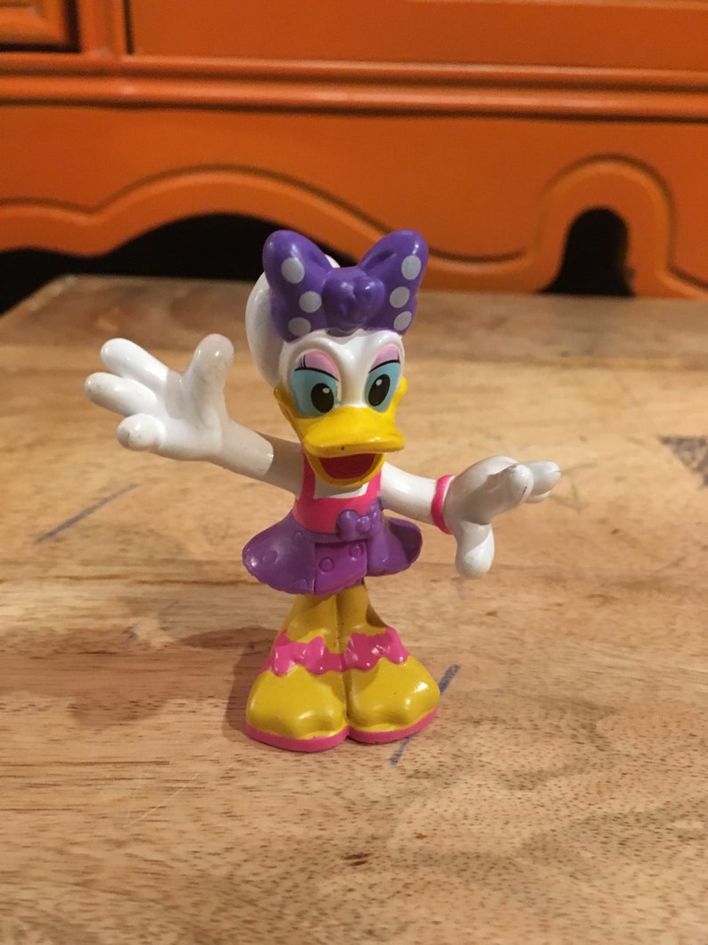 daisy duck figures