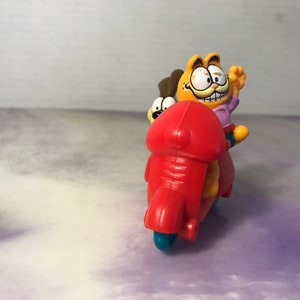 Vintage 1980&#39;s Garfield and Odie Scooter PVC Figure! Nostalgia MCDONALD&#39;S Vintage Happy Meal Toy Rare Nostalgia