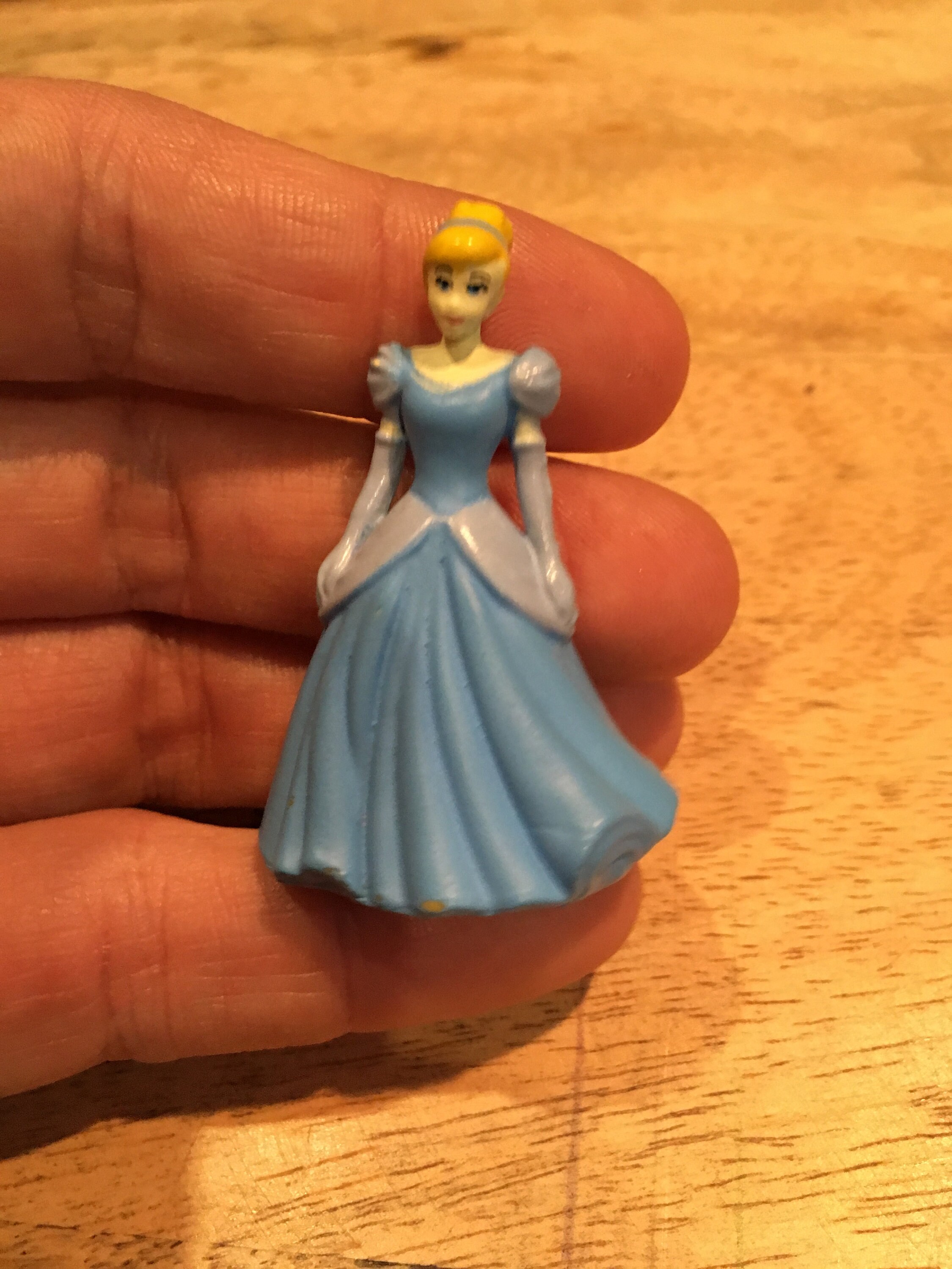 ヴィンテージ ディズニー 2インチ シンデレラ ブルードレス フィギュア