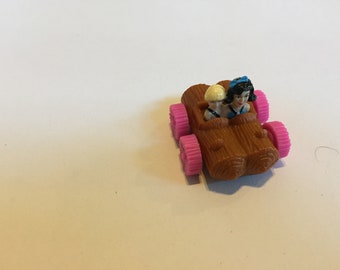 ヴィンテージのフリントストーンのおもちゃセット、乗り物6体