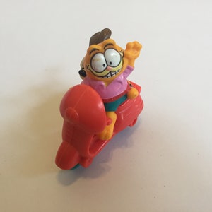 Vintage 1980&#39;s Garfield and Odie Scooter PVC Figure! Nostalgia MCDONALD&#39;S Vintage Happy Meal Toy Rare Nostalgia Lot 4