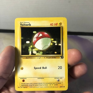 Vintage Pokemon Trading Card Game 1999 Voltorb 69/82 / Team Rocket Returns / Raro NON-HOLO / Pokemon WOTC - Usato Giocato con