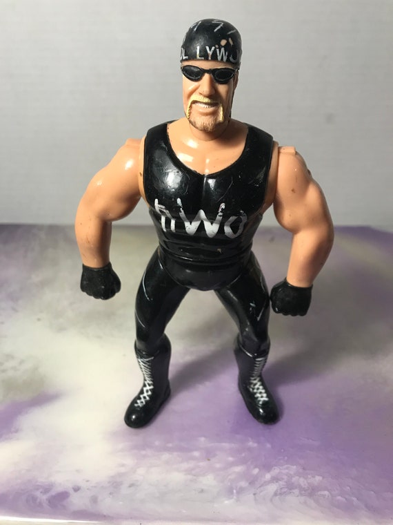 Vintage 1998 Hollywood Hulk Hogan NWO WCW Wrestling Action Figure