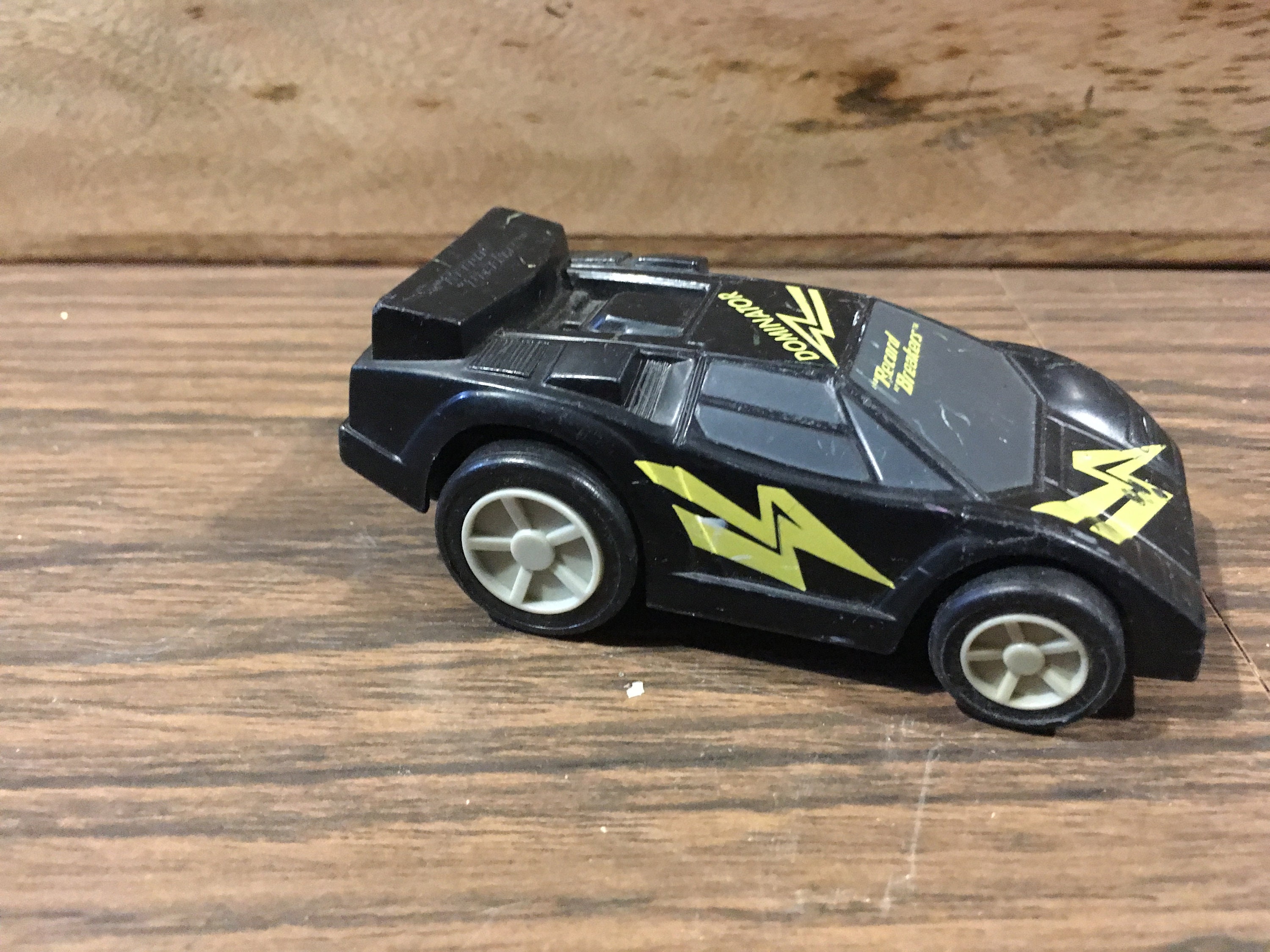 Vintage 1989 Hasbro Toy Car Record Aero Breakers Dominator Pull