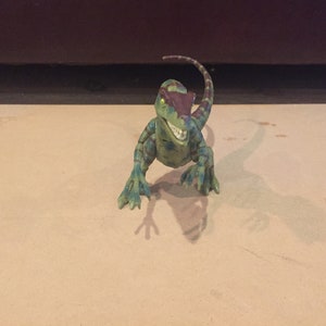 Velociraptor fêmea verde vintage do Jurassic Park - Brinquedo raro e vintage do Jurassic Park! Ótimo estado
