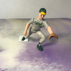 Kenner - Starting Lineup - MLB Baseball - Mark McGwire Action Figure - Vintage 1980&#39;s Oakland Athletics Figure