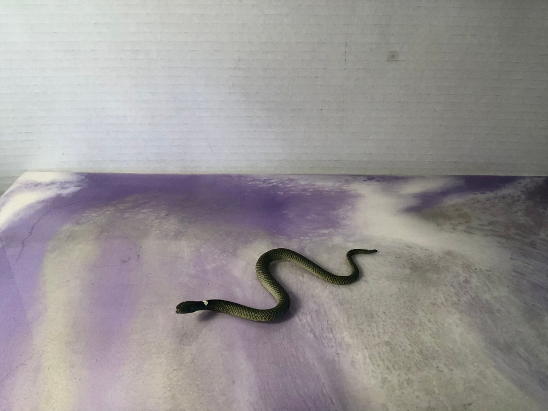 Juguete de goma vintage de serpiente verde pequeña, hecho en China