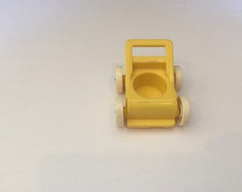 Passeggino giallo usato Fisher-Price Little People degli anni '60 e '70 - Accessorio vintage per Little People