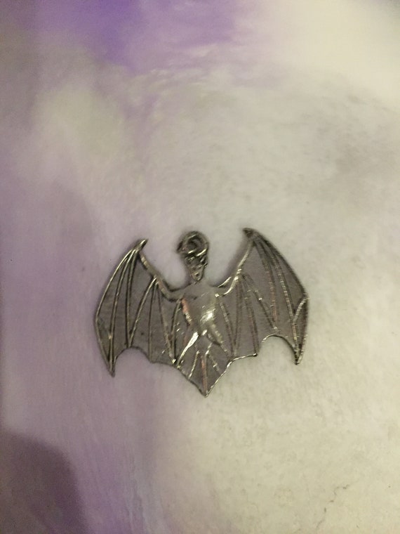 Vintage Costume Jewellry Bat Themed Pendant Rare Vi Gem Vintage Costume Jewellry Bat Themed Pendant Rare Vi Gem
