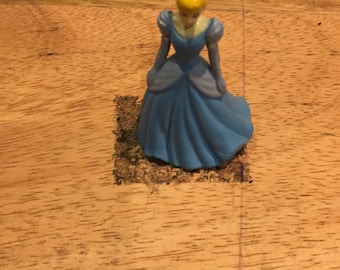 【超レア レトロ ビンテージ】ディズニー シンデレラ フィギュア ヴィンテージ ディズニー 2インチ シンデレラ ブルードレス フィギュア