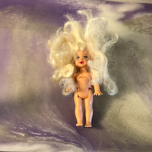 Barbie bébé / petite soeur vintage des années 90 ? Accessoire pour cheveux Barbie BLONDE - Barbie/Poupée vintage nostalgie
