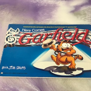 Vintage Here Comes Garfield - Jim Davis ~  Softcover Vintage Book 1980&#39;s Nostalgia Garfield Comic