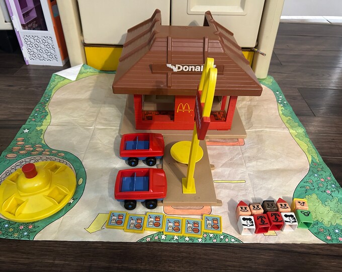Vintage 1974 Playskool Mcdonalds Restaurant Familiar Places Playset