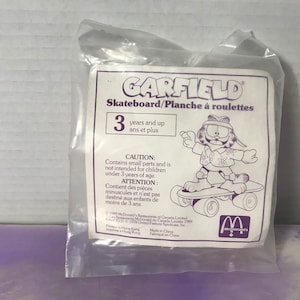 Vintage 1980&#39;s Garfield on Skateboard PVC Figure Brand New Sealed! Nostalgia MCDONALD&#39;S Vintage Happy Meal Toy Rare Nostalgia