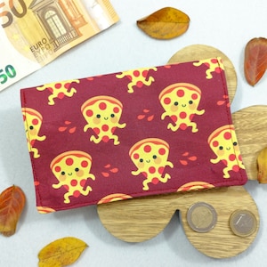 Kawaii-Tabakhalter mit Motiv „Running Pizzas“: für Zigaretten, Geld, Karten, Dokumente. Aus Baumwolle mit Tasche. Handgefertigt in Italien.