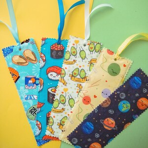 Segnalibro kawaii a tema sorrisi. Per libri e letture. In cotone e cartoncino, fatto a mano in Italia. Scegli tra tante fantasie diverse.