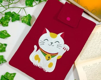 Boekenhoes geborduurde Maneki Neko kattenboekbeschermer. Etui voor e-boeklezers en tablets. Boekomslag. Handgemaakt in Italië.