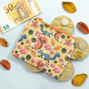 Portamonete kawaii Scoiattoli in autunno: per soldi, banconote, monete, tessere e piccoli oggetti come dadi e gioielli. Per borse e tasche.