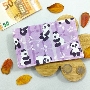 Kawaii tabakshouder met Panda thema op lila takken: voor sigaretten, geld, kaarten, documenten. Van katoen met zak. Handgemaakt in Italië.