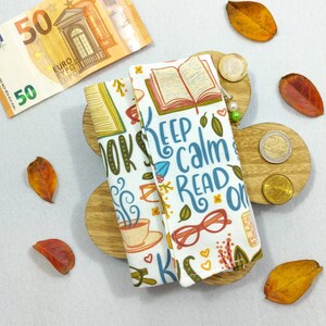 Kawaii-Geldbörse zum Thema Romantische Bücher: für Geld, Karten und Dokumente. Aus Baumwolle, mit vielen Taschen. Handgefertigt in Italien.
