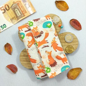 Kawaii-Geldbörse mit Füchsen im Herbst: für Geld, Karten und Dokumente. Aus Baumwolle, mit vielen Taschen. Handgefertigt in Italien.