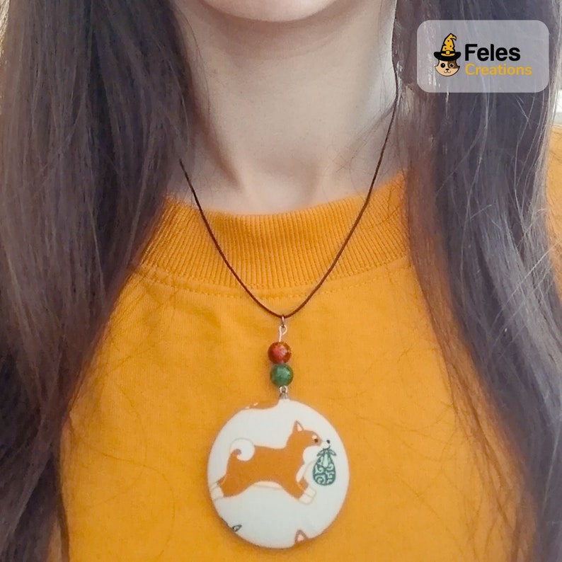 With two beads anallergic metal covered with fabric Colorful cat-themed pendant durable and light.