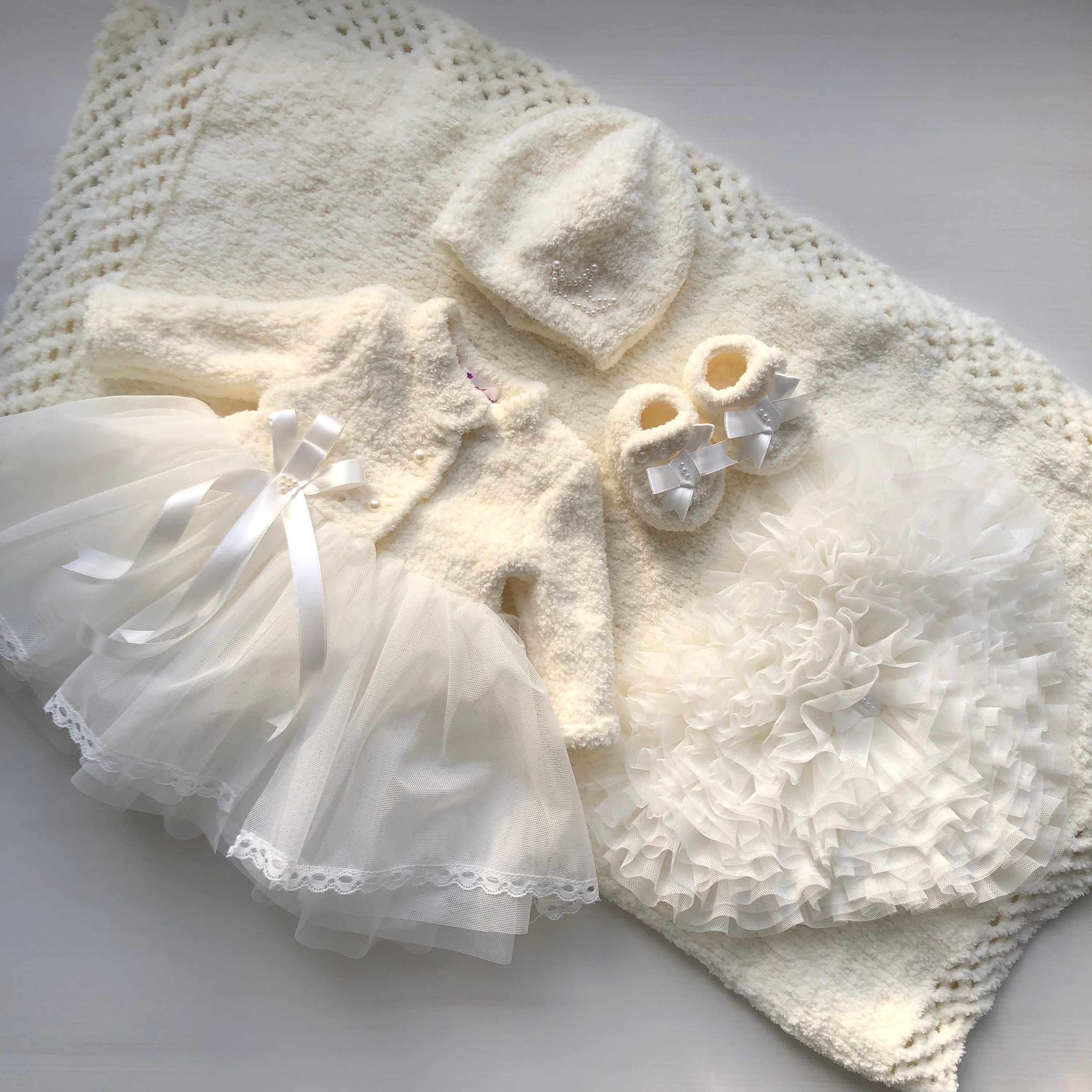 Hand made knitting outfit for baby girl. Take home outfit for newborn girl. Baby shower clothing set for baby girl. Christening gown.