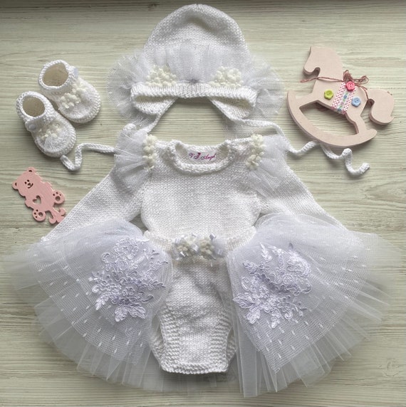 Conjunto de ropita blanca para bebe nina. Pelele con flores 3d y perlas tutu con encaje gorro y botas. Traje de bautismo. Vestido de bautizo. Etsy Mexico