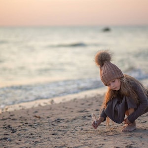 Chapéu de lã merino com pompom de pele/chapéu de bebê/acessórios para bebê/chapéu de inverno/chapéu macio/chapéu de malha/chapéu de bebê/chapéu puro e macio/criança