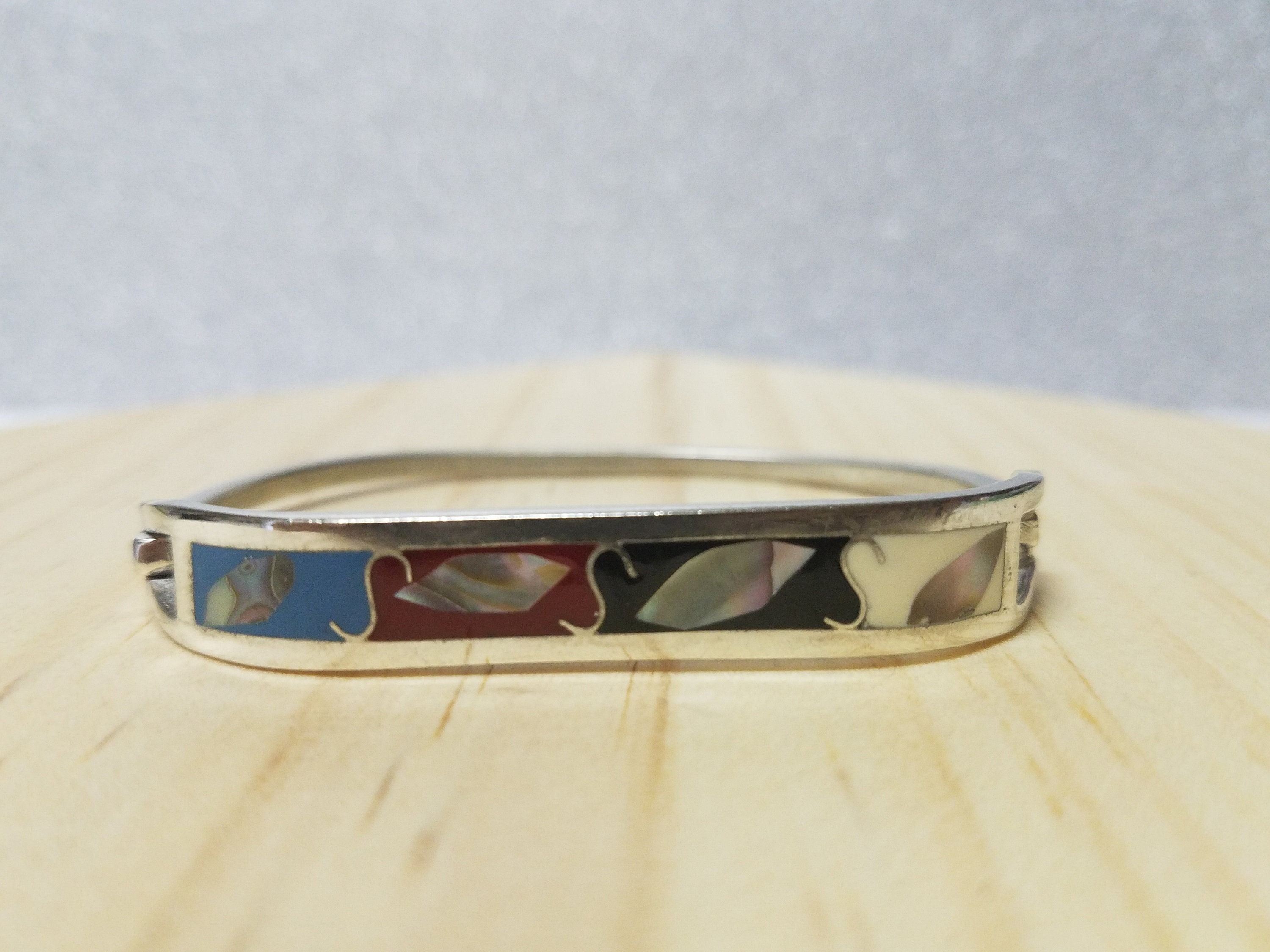 ヴィンテージ ハトのバングル シェル アルパカシルバー？ Vintage Alpaca Silver Multi-colored Red, White, Black and