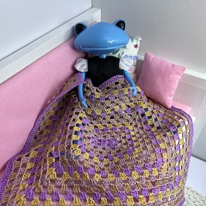 Miniature crochet purple granny square blanket for doll house 1/12