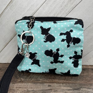Pequeña bolsa de monedas de caniche de tela, bolsa de cremallera de raza de perro, bolso de cambio para amantes de perros, mini bolso de pulsera para perros, billetera de tarjeta de crédito para ella