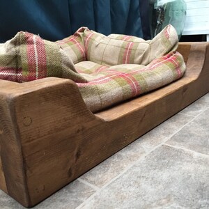 Personalised dog bed, Rustic pine dog bed, chunky pine dog bed image 4