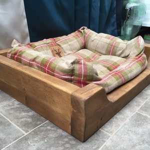 Personalised dog bed, Rustic pine dog bed, chunky pine dog bed image 2