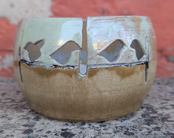 Ceramic Yarn Bowl | Pottery yarn bowl | Ceramic knitting bowl | Handmade Ceramic Knitters | Ceramic wool holder | Knitting accessory