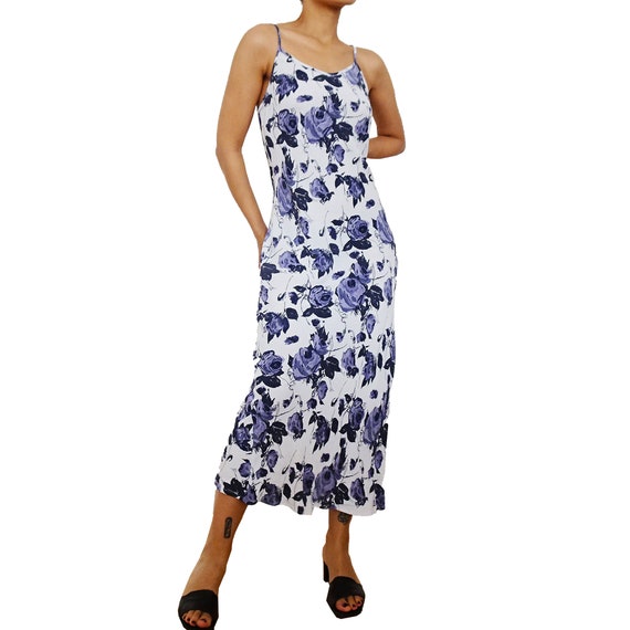 robe blanche fleurs bleues