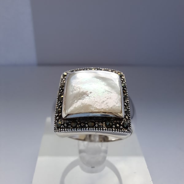 Vintage Sterling Silver Mother of Pearl Ring